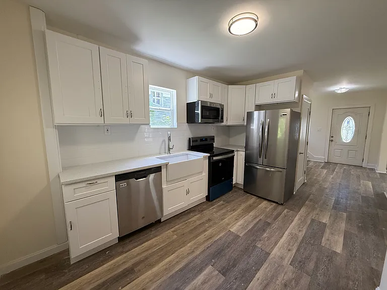 174 Center St — Photo 5