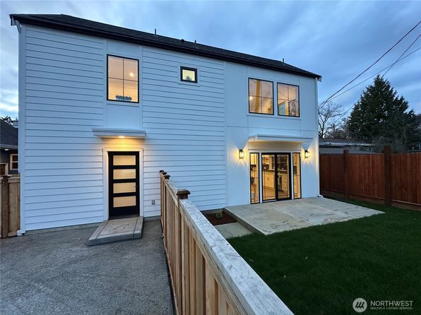 9224 36th Avenue SW #2, Seattle, WA 98126