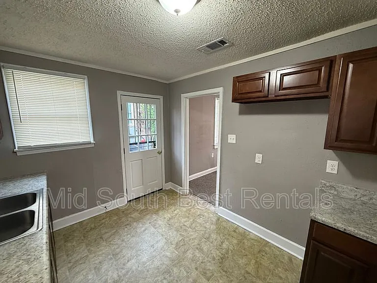 1385 Chadwick Cir — Photo 4