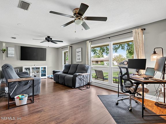 3rd image of 1735 PAPAYA Drive N