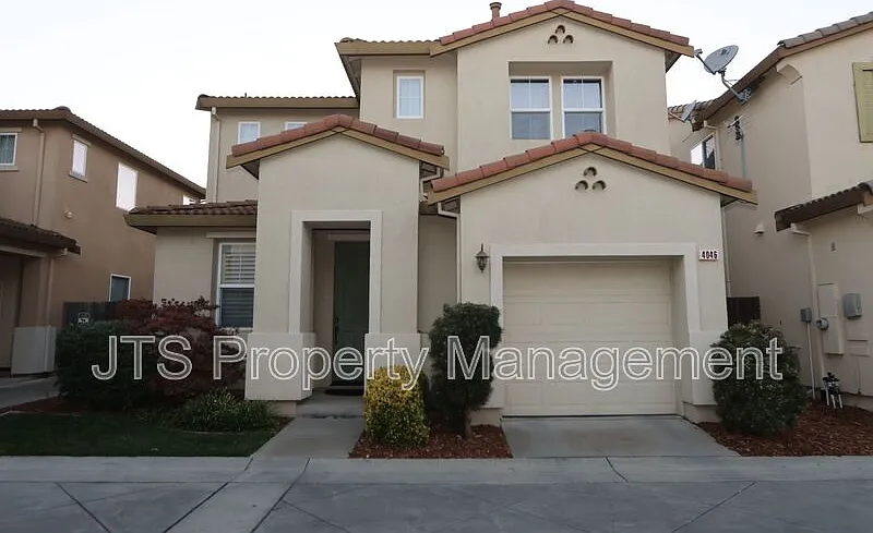 3 bed, 2.0 bath, 2613 sqft, $2,595 — Photo 2