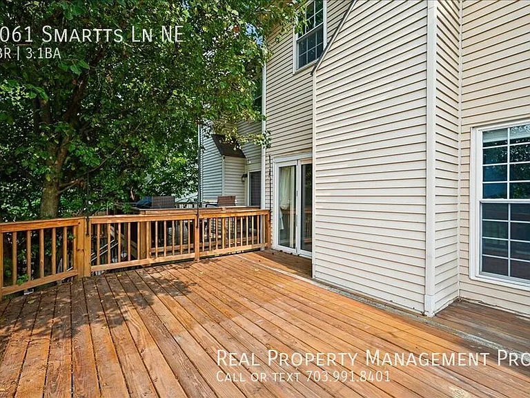 1061 Smartts Ln NE — Photo 5