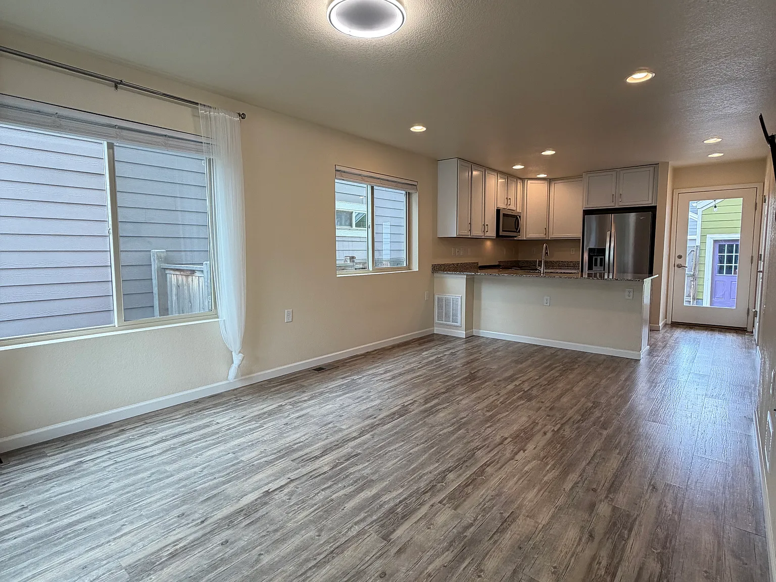 2 bed, 1.5 bath, 896 sqft, $2,600 — Photo 3