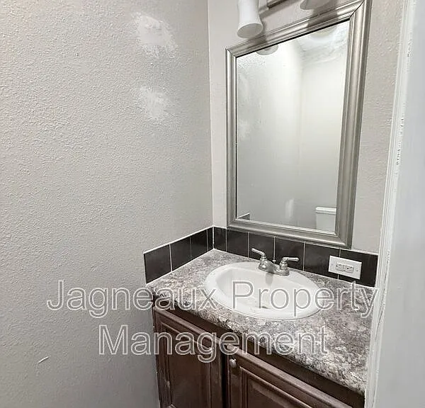 816 Shady Ln — Photo 16