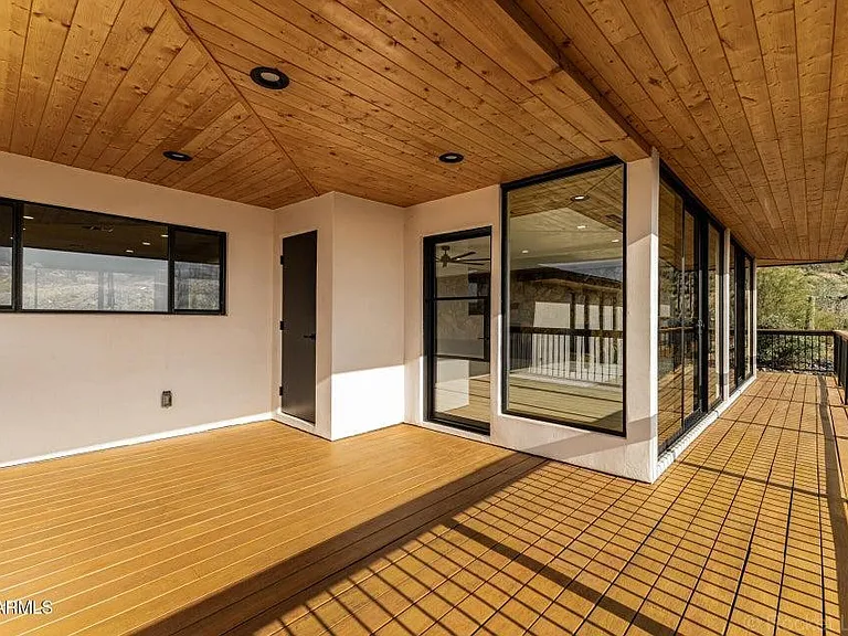 6111 E Victoria Dr — Photo 16