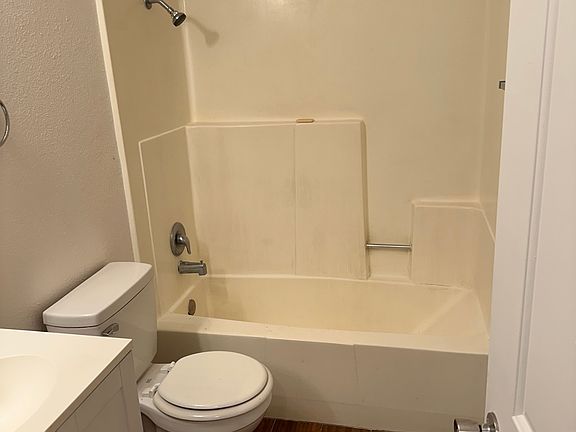 2nd image of 501 Calle Montecito