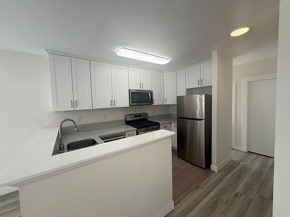 3rd image of 103 N Catalina Ave APT 8