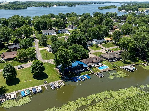 5th image of 991 Lakeshore Dr W