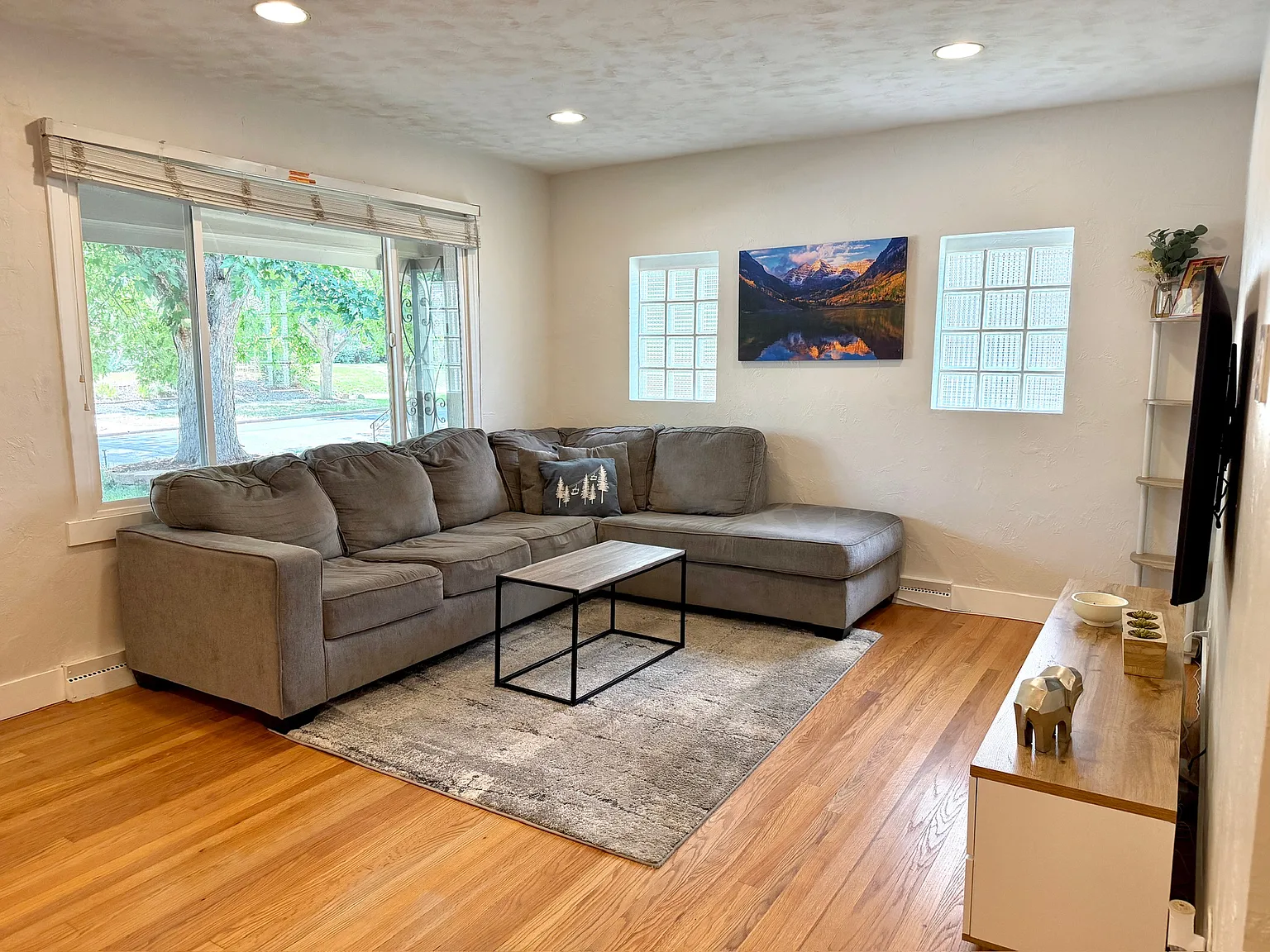 2 bed, 948 sqft, $3,900 — Photo 4