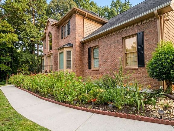 4th image of 2365 Friars Gate Dr