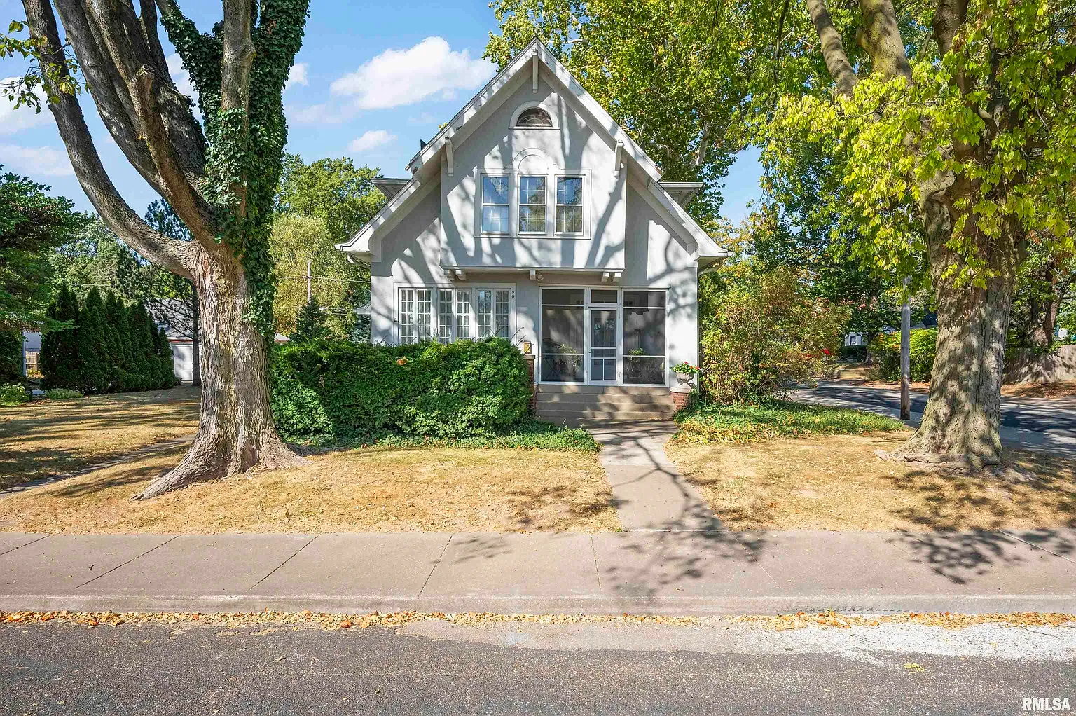 201 W Hanssler Pl photo 1