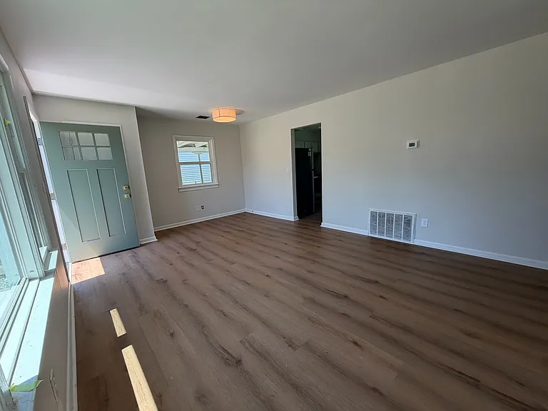 1009 Hudson Ave — Photo 7