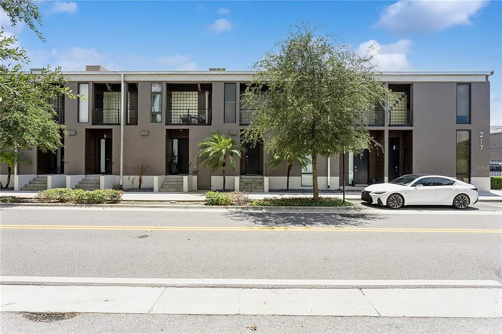 1 bed, 1.5 bath, 1080 sqft, $3,000 — Photo 1