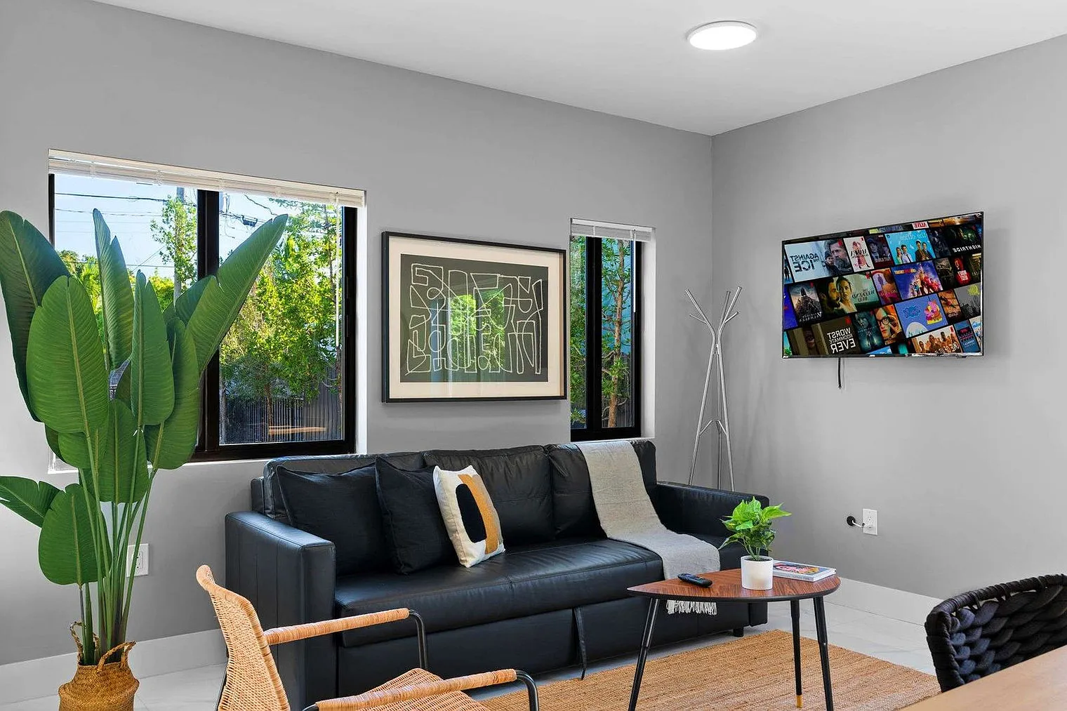 4 bed, 2.0 bath, 947 sqft, $9,672 — Photo 4