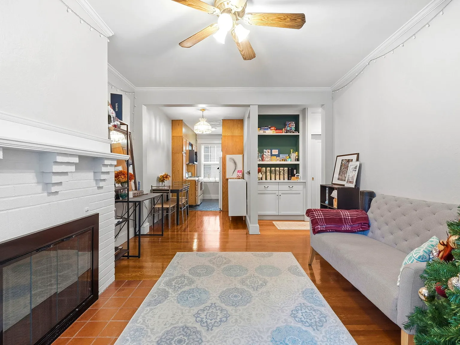 2 bed, 815 sqft, $3,300 — Photo 2
