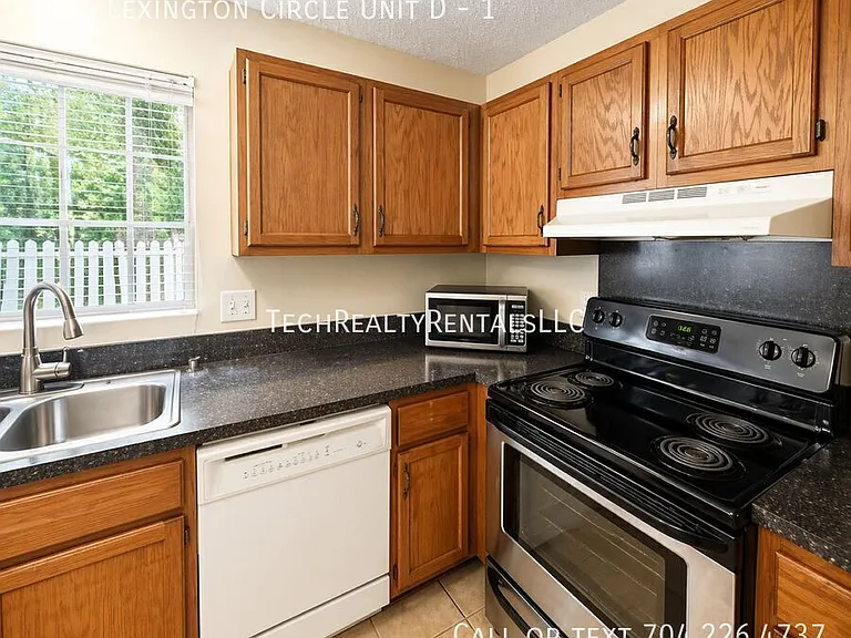 9456 Lexington Cir #D-1 — Photo 5