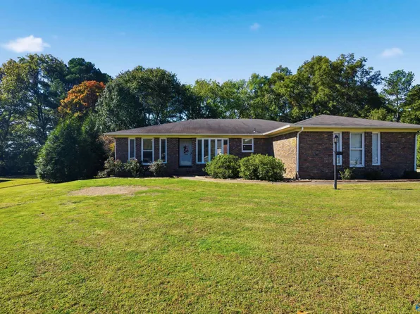 104 Creighton Dr, Athens, AL 35613