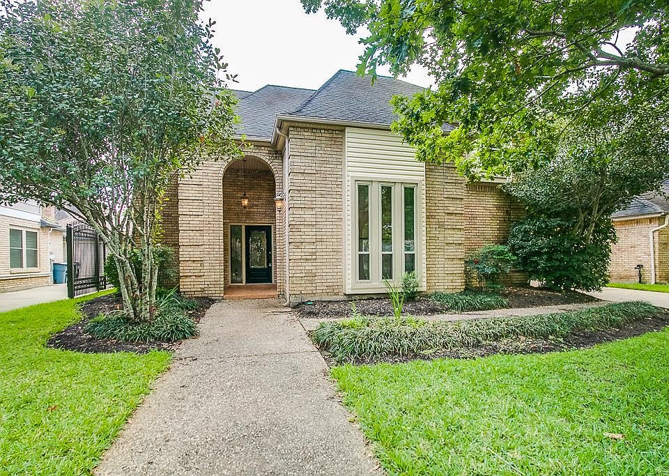 1st image of 20315 Brondesbury Dr