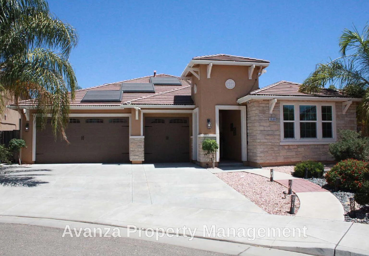 4 bed, 2.5 bath, 2400 sqft, $3,195 — Photo 4