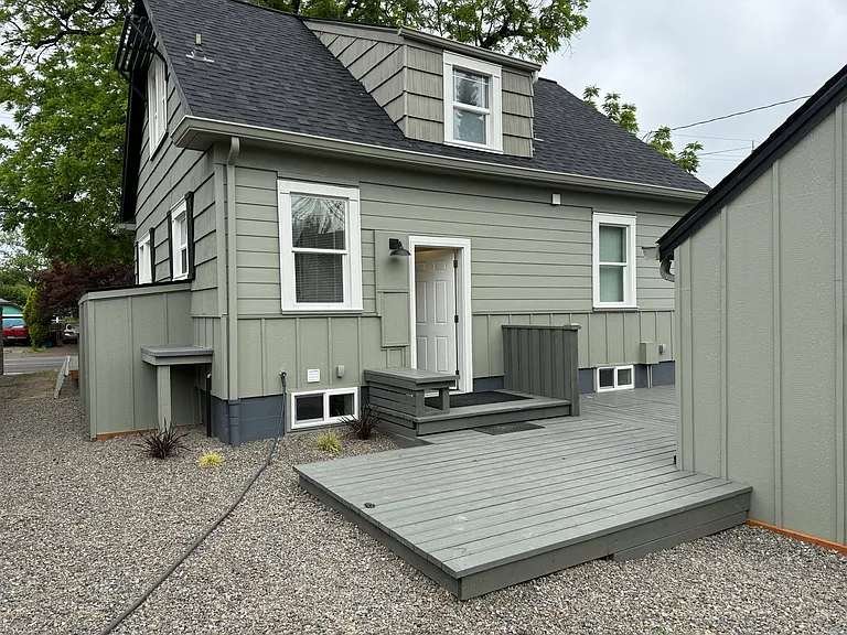 790 17th St NE — Photo 24