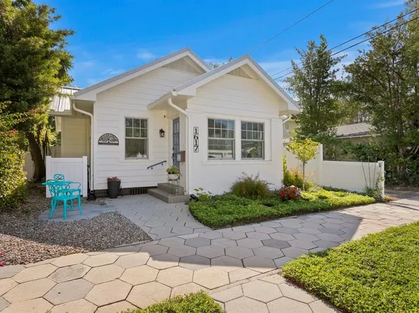 1617 Oak St NE, Saint Petersburg, FL 33704