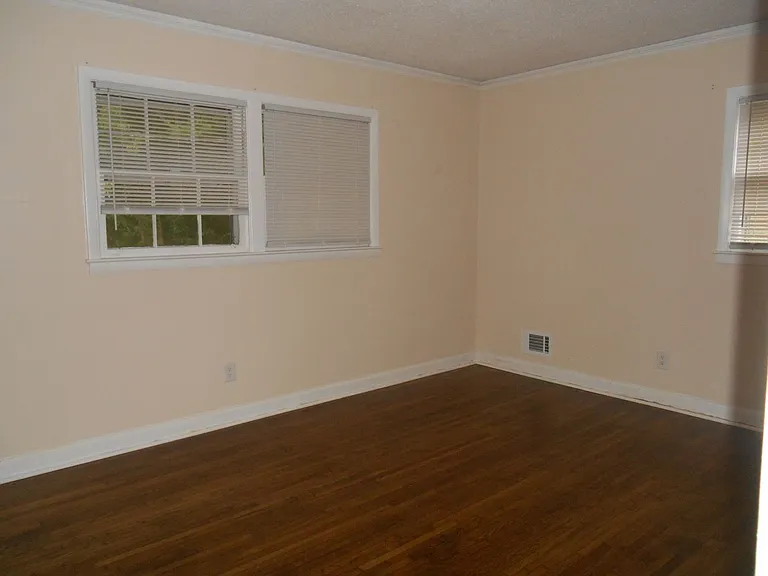 1618 Carousel Cir — Photo 7