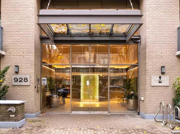 928 Richards St #1006, Vancouver, BC V6B 6P6