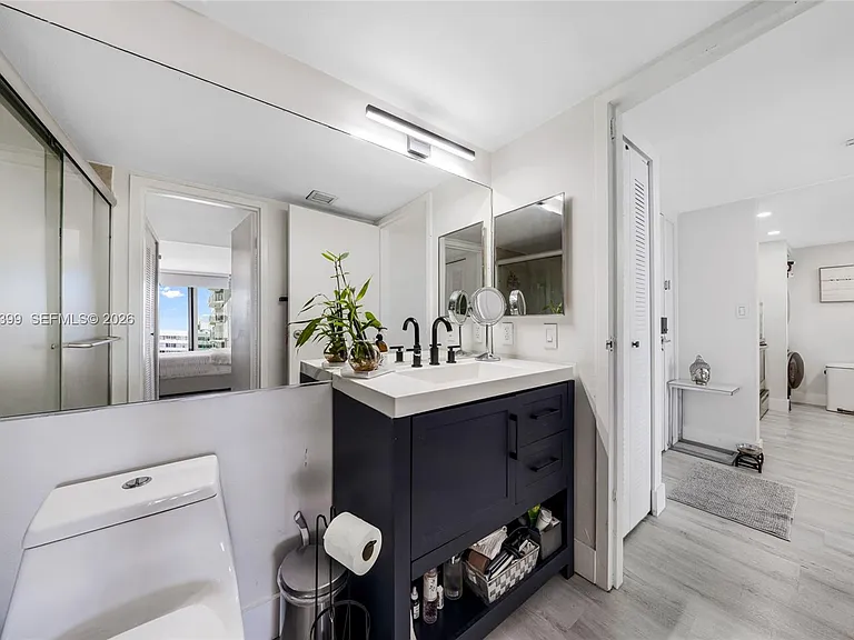 7601 E Treasure Dr #923 — Photo 16