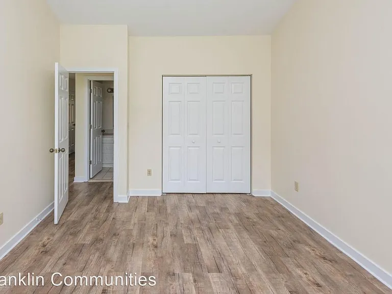 Rosewood Condominiums — Photo 17