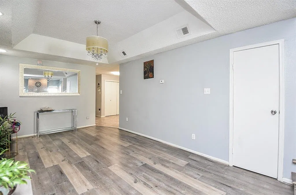 2 bed, 2.5 bath, 2018 sqft, $1,800 — Photo 3