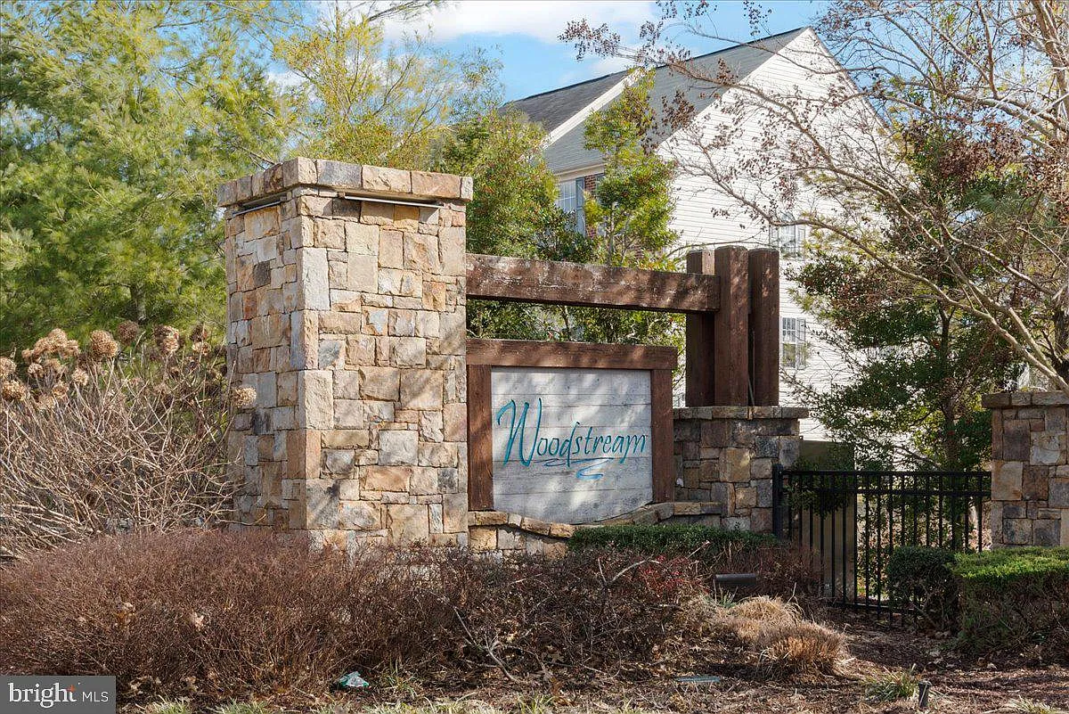 3 bed, 4.0 bath, 1680 sqft, $2,650 — Photo 2