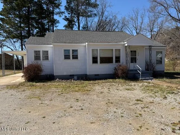 330 N Heard St, Senatobia, MS 38668