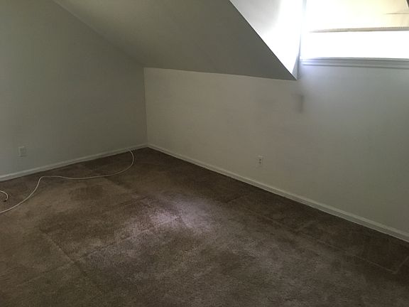 5th image of 981 Parkway Dr