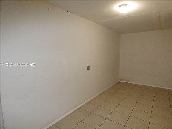 4th image of 840 NE 141st St