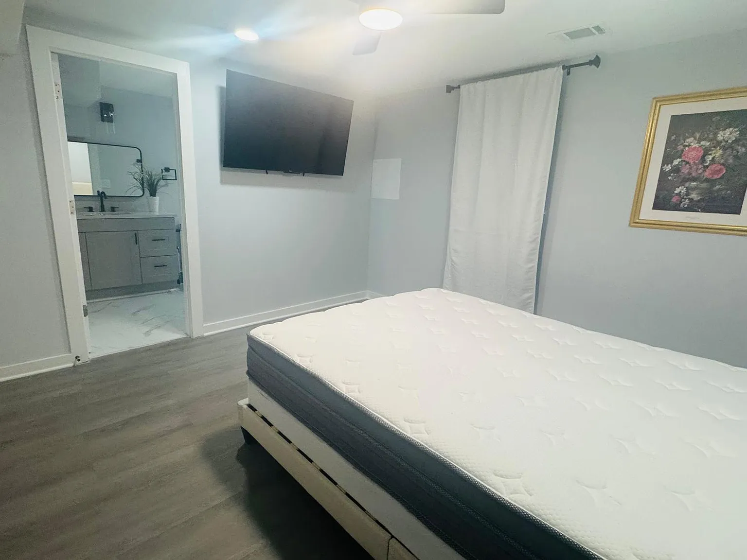 3 bed, 2.0 bath, 2100 sqft, $1,386 — Photo 2