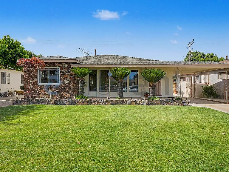 7343 Cloverlawn Dr — Photo 1