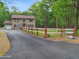 915 Thrasher Ct, Bushkill, PA 18324