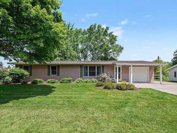 2073 Karl Dr, Bay City, MI 48706