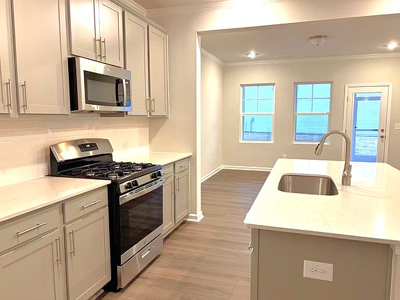5th image of 2303 Cape May Ln