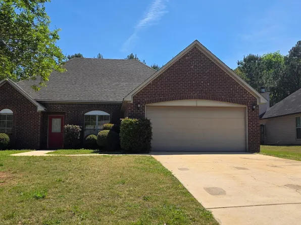 5212 Meadow Lake Cir, Bessemer, AL 35020