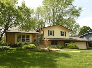 6930 Parkview Dr, Downers Grove, IL 60516