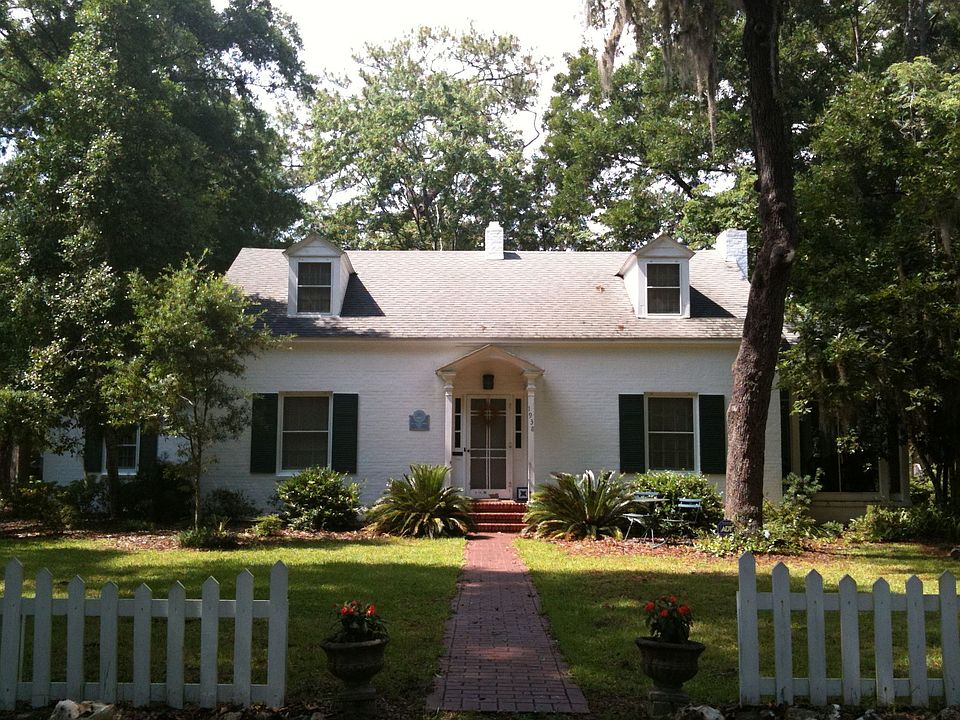 Beautiful Historic Home Near UF Campus