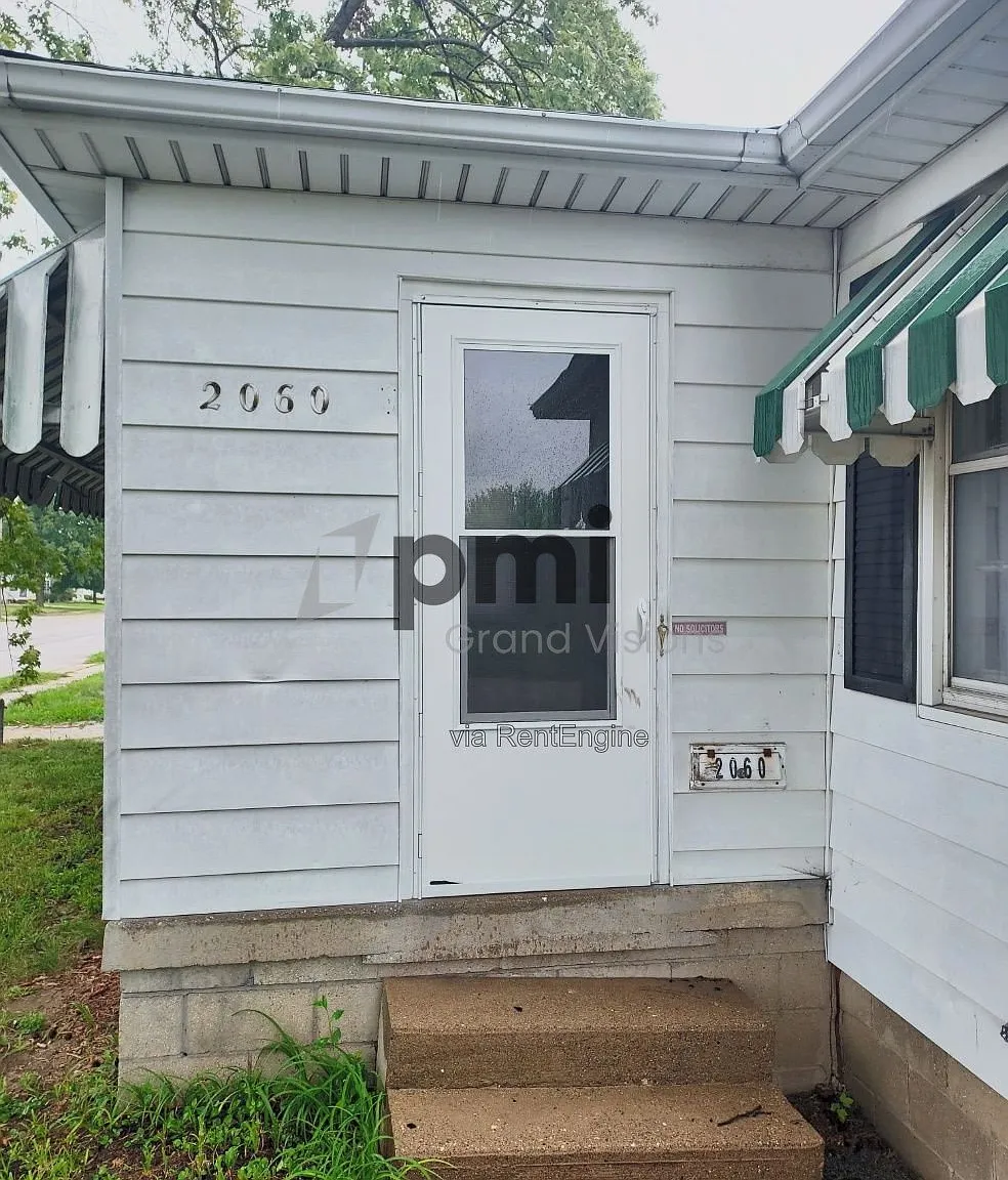 2 bed, 1.0 bath, 1008 sqft, $985 — Photo 1