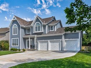 16115 S Summertree Ln, Olathe, KS 66062
