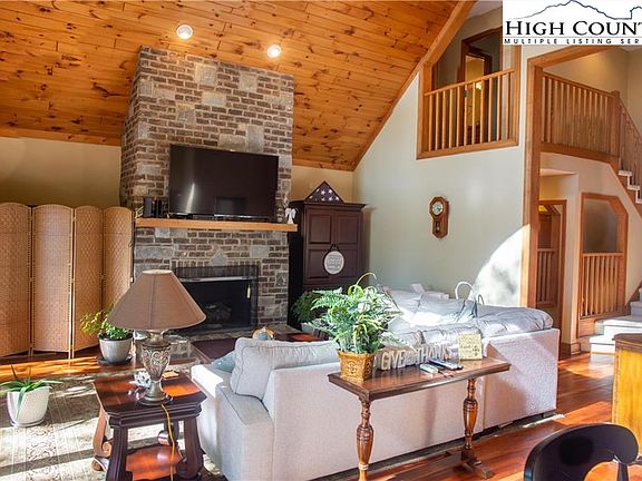 4th image of 180 Huntingdon