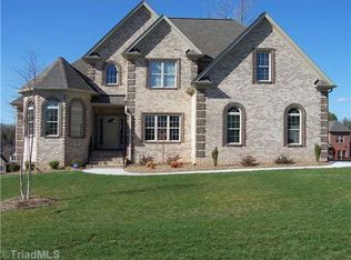 1400 Meadowlands Dr, Winston Salem, NC 27107