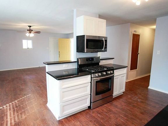 4th image of 2505 Parker Ln
