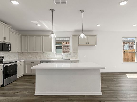 6_07. 2919 Wagoner - Kitchen