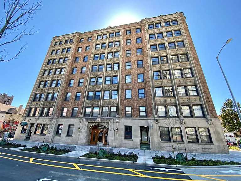 Comfortable Urban Living in a Classic Brick Building Near UW & Light Rail — Photo 25