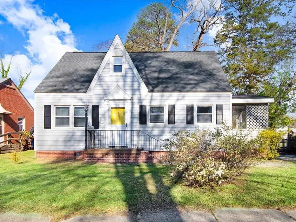 105 N Green St, Selma, NC 27576